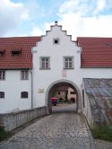 Einfahrtstor in Burg Lisberg