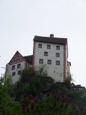 Burg Egloffstein vom Tal aus gesehen